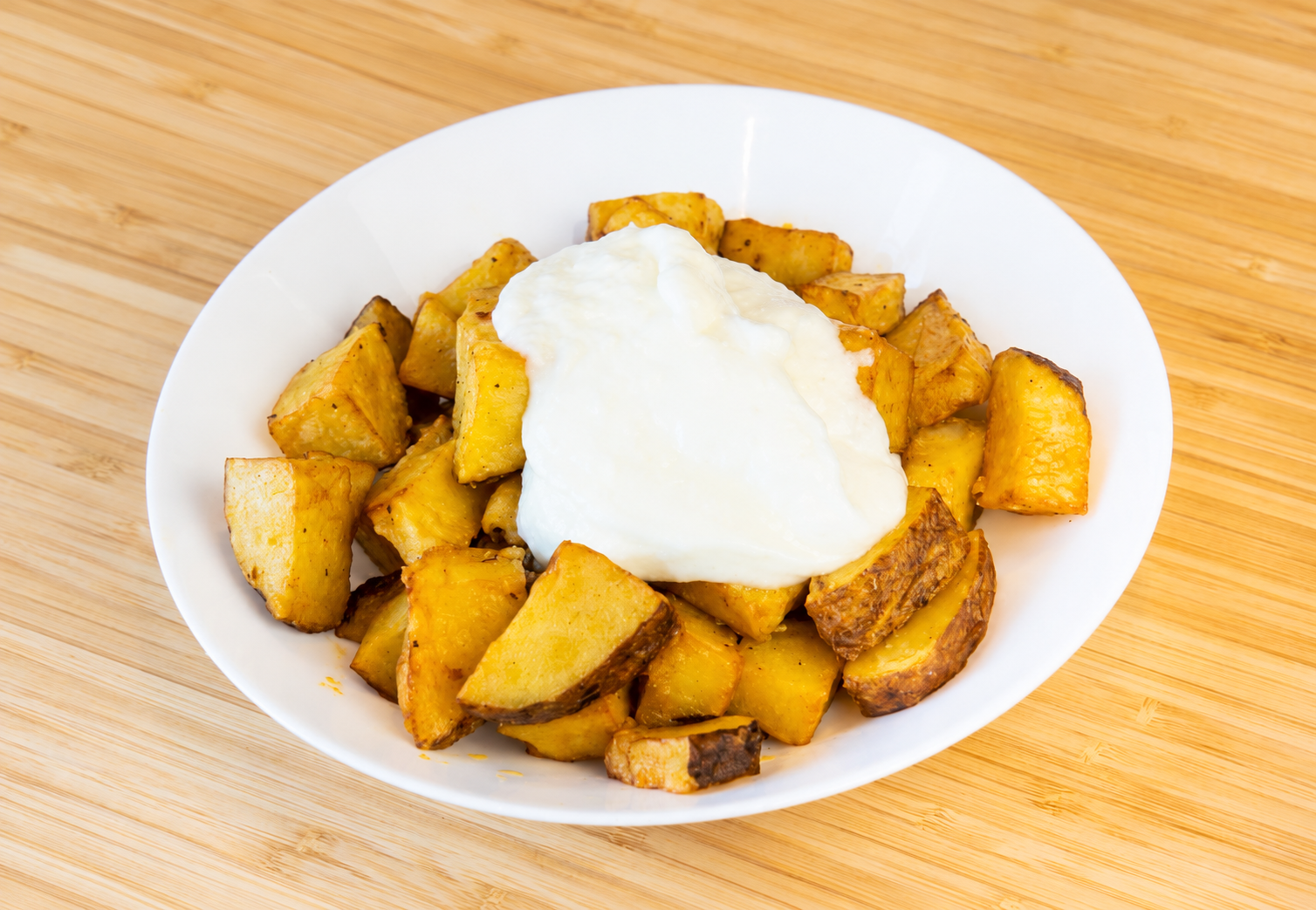 Garlic potatoes with creamy garlic sauce